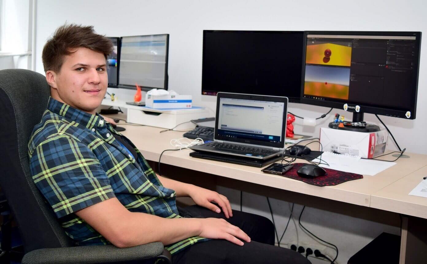 Hooman-invaders-game-tips-Paul-Filip Gherasim-intern-ASSIST-Software-Romania