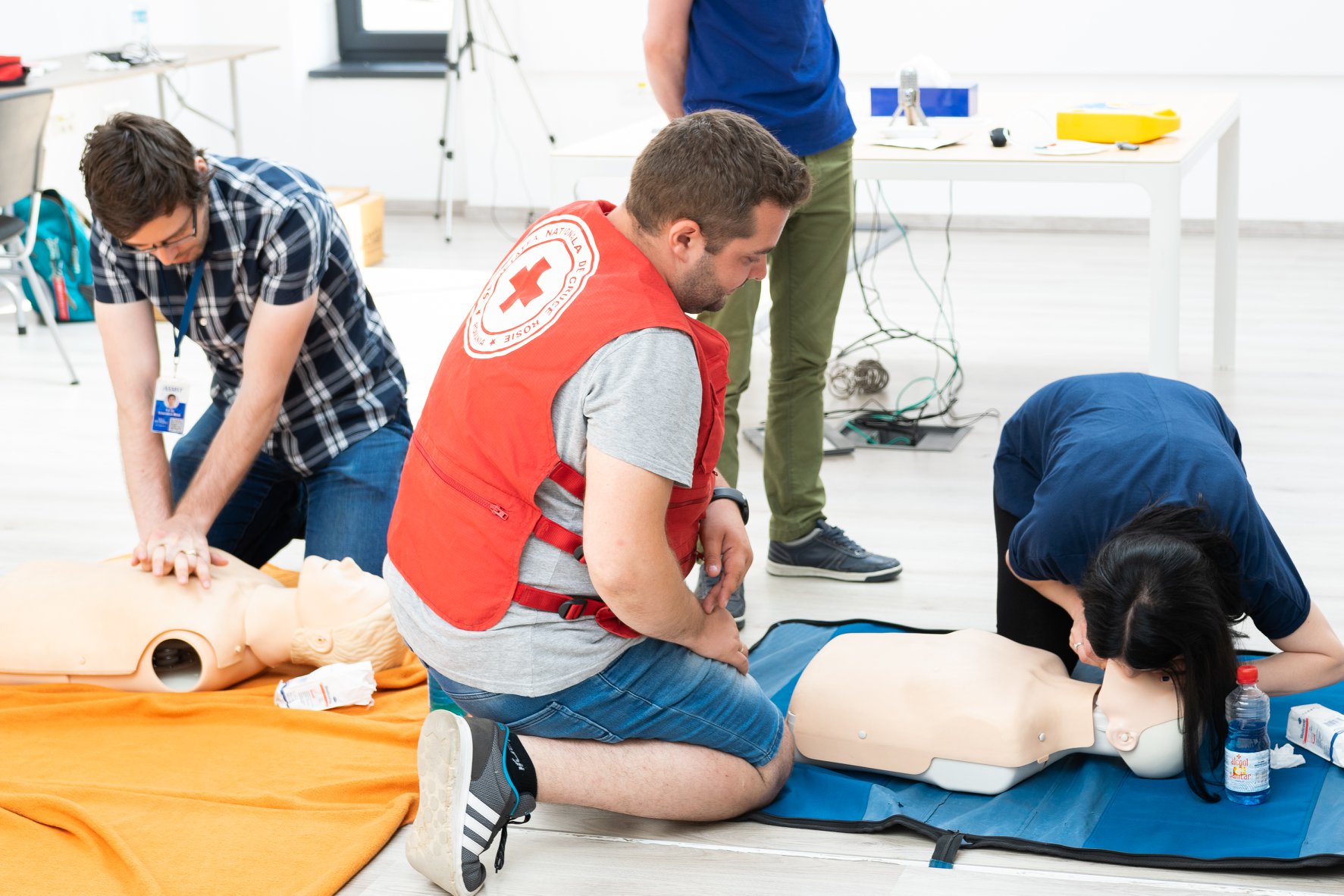 ASSIST Software employes learning how to resuscitate in case of need